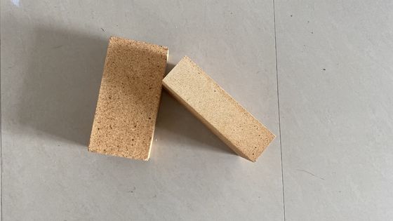 इन्सुलेट ब्लॉक उच्च एल्यूमिना ईंटों ऊर्जा की बचत AL2O3 30% ~ 46%